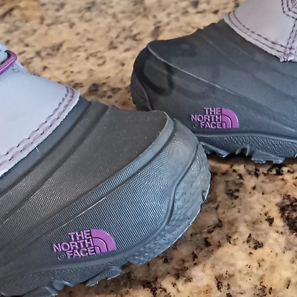 The North Face Girls Alpenglow IV Lace Insulated Waterproof Winter Boots. Size 1 - Picture 6 of 15